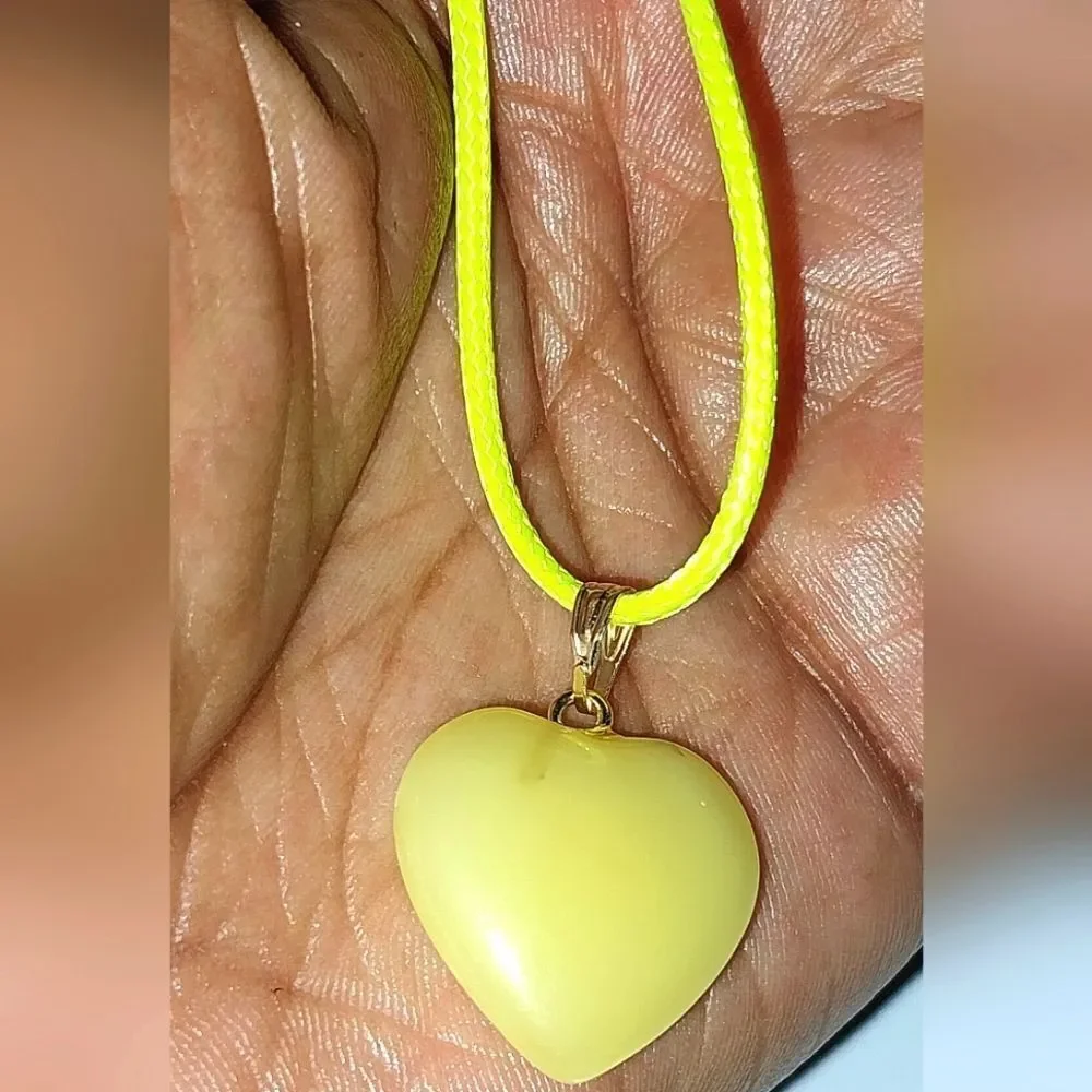 Beautiful glass heart necklace for women and girls